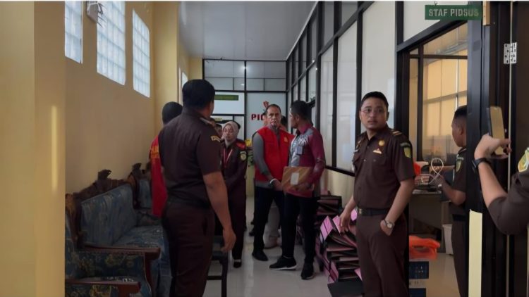 Kejari Tual Tahan Empat Pelaku Korupsi Uang Bantuan Perumahan, Nilai Malingnya Mencapai 1,5 Miliar