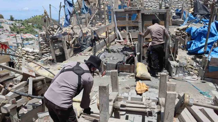 Dinahkodai Polda Maluku, Polres Buru Sisir Gunung Botak dan Bongkar Tenda Para Penambang Ilegal