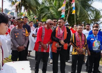 Tokoh Daerah Hadiri Reuni Akbar Alumni SMP Negeri Titawaai, Anggota DPD RI Juga Hadir 