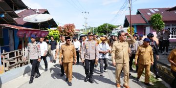 Forkopimda Maluku dan Malteng Tinjau Warga Desa Liang Terdampak Bentrok, Gubernur Janji Renovasi Rumah Yang Rusak