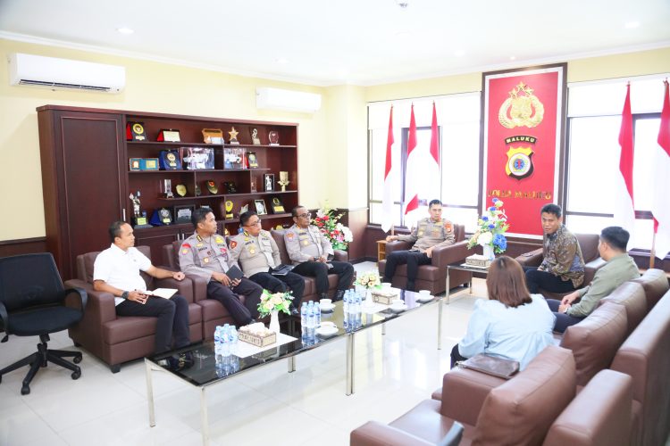 Kepala OJK Maluku Serta Jajarannya Datangi Polda Maluku, Ini Yang Dibahas 