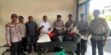 350 Liter Sopi Disita Polisi di Pelabuhan Ferry Hunimua Desa Liang 