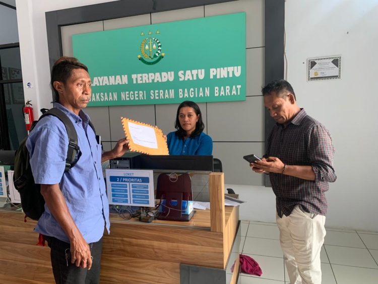Dugaan Korupsi Dana Desa Makububui Taniwel Timur Resmi Dilaporkan Ke Kejari SBB, Korupsinya Mencapai Rp7 Miliar Lebih