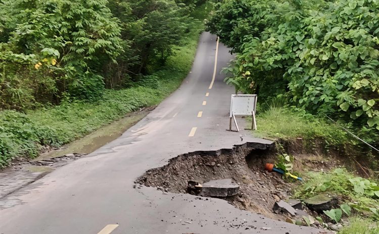 Lubang Raksasa di Kali Wee Putuskan Akses Taniwel–Piru, Ketua DPD PKS SBB Desak BPJN Jangan Diam
