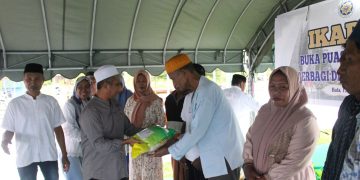 IKAPTK SBT Buka Puasa Bersama Serta Berbagi Sembako ke Warga Setempat, Sekda SBT Bilang Begini