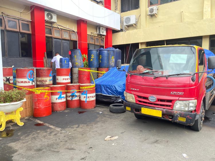 Ditreskrimsus Polda Maluku Amankan Tiga Tersangka Praktik BBM Oplosan di Ambon